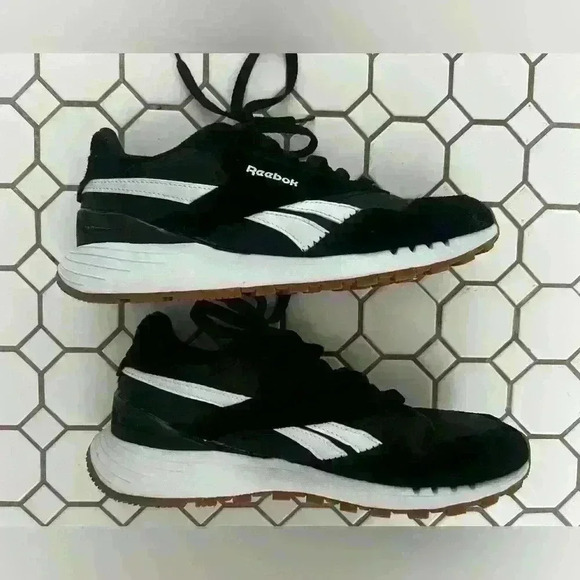 Retro style Reebok sneakers size 8.5 black and white - Picture 3 of 6